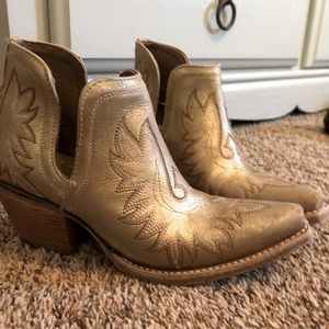 Ariat Dixon women’s boots in size 6.5b